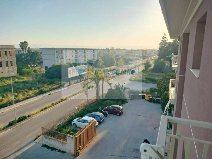 Appartamento quadrilocale in affitto in Via Gregorio Asbesta, Pizzuta, Siracusa