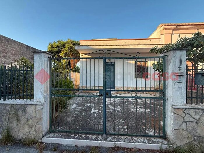 Casa trilocale in vendita in Via Rose, Taranto