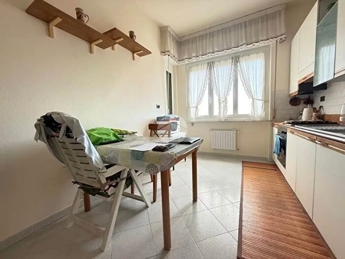 Appartamento con 5 locali in vendita in Via Giovanni Santolini, Genova