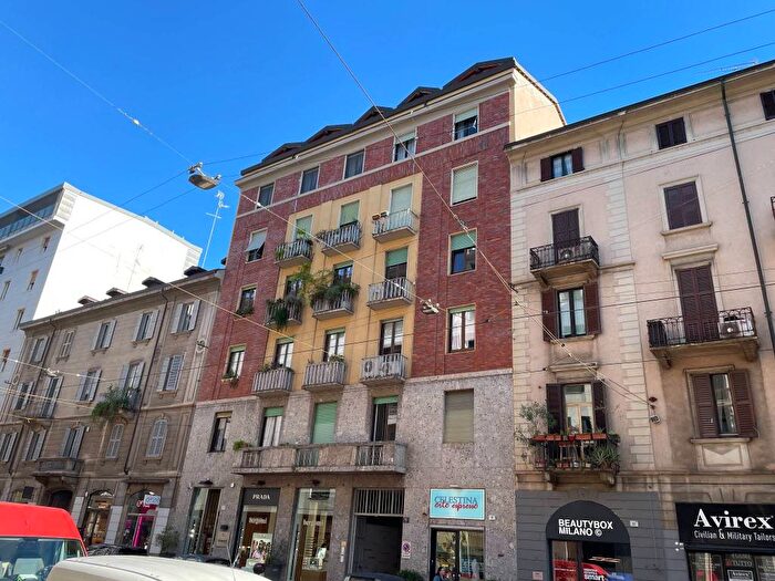 Appartamento trilocale in affitto in Corso Genova, Milano
