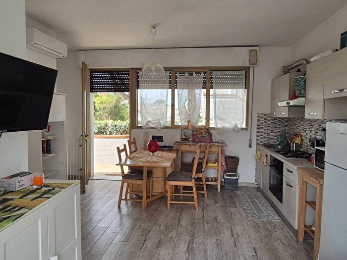 Appartamento quadrilocale in affitto in Marina di Massa Centro, Massa