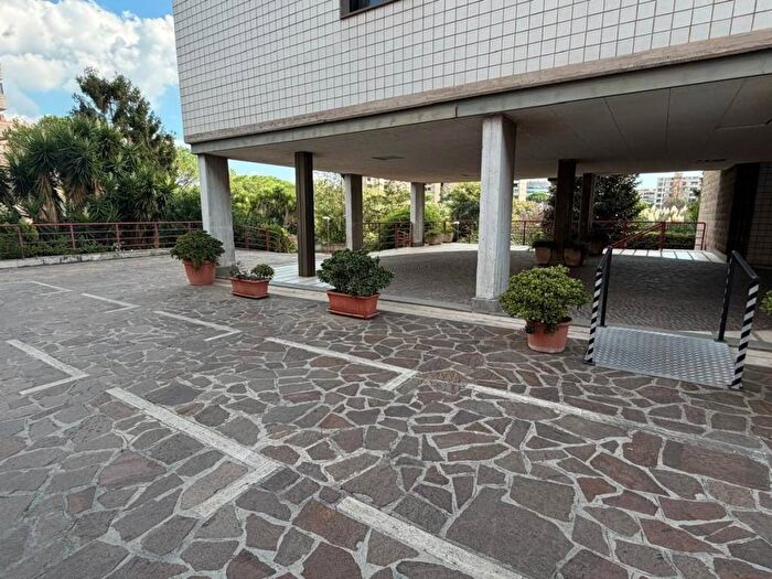 Appartamento trilocale in affitto in Via Benedetto Croce, Ardeatino Montagnola, Roma