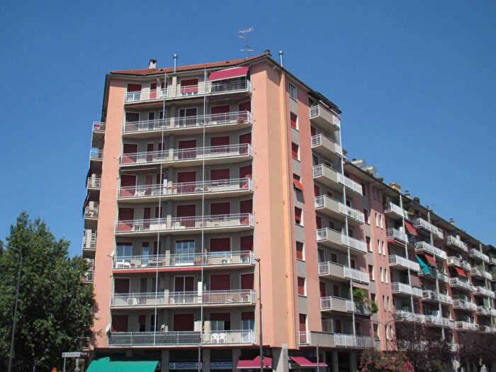 Appartamento trilocale in affitto in via Fornari, Gambara, Milano