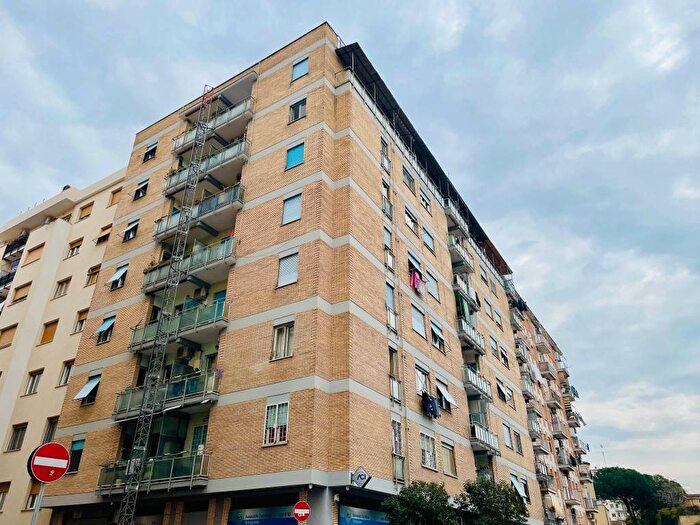 Appartamento trilocale in affitto in Via Morozzo della Rocca, Casal Bertone, Roma