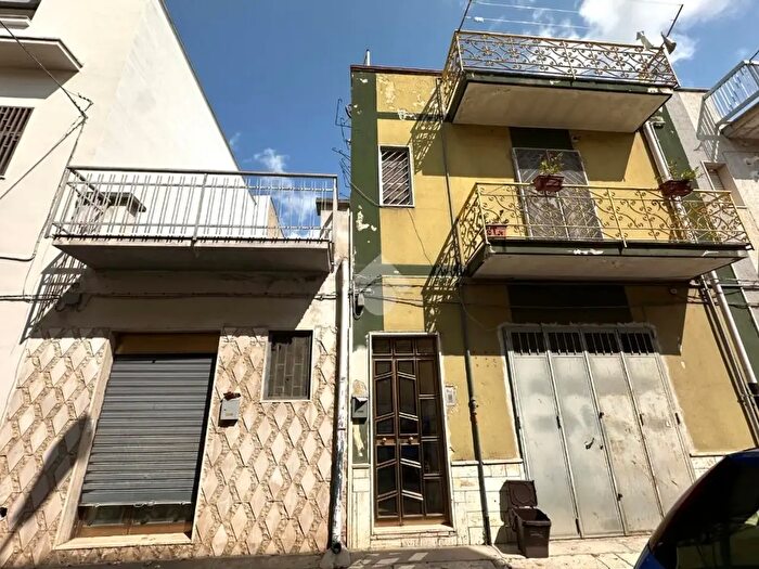 Casa con 5 locali in vendita in Via Nicolai Prevosto, Canosa Di Puglia