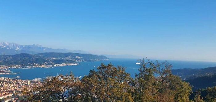 Casa con 13 locali in vendita in La Spezia