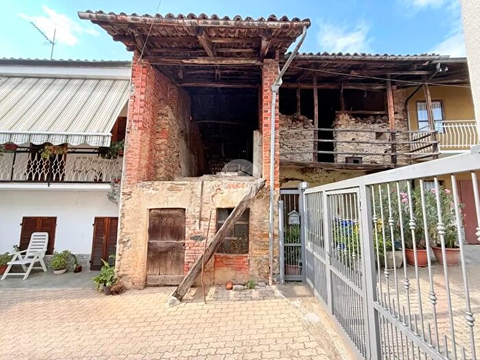 Casa con 10 locali in vendita in Borgata Vallossera, Rocca Canavese