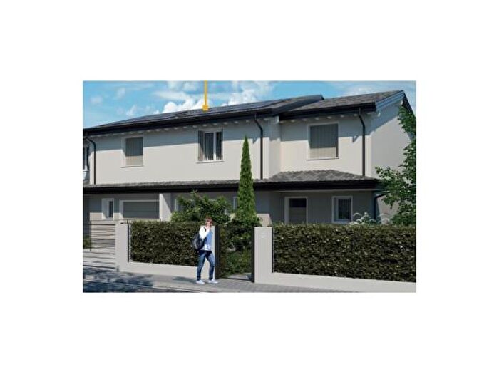 Casa con 5 locali in vendita in Mirandola