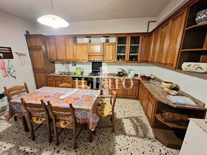 Appartamento con 5 locali in vendita in Giacomo Matteotti, Calenzano