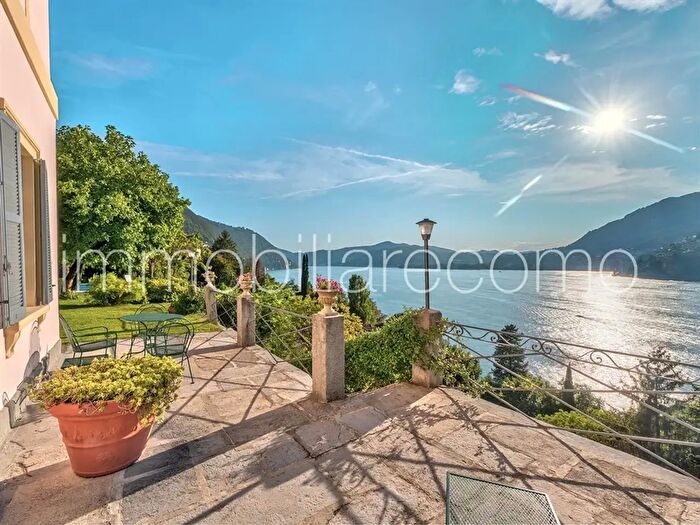 Appartamento con 6 locali in vendita in Via Caronti, Blevio