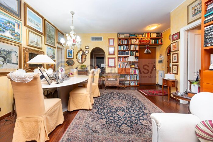 Appartamento con 5 locali in vendita in Via Bolama, Milano