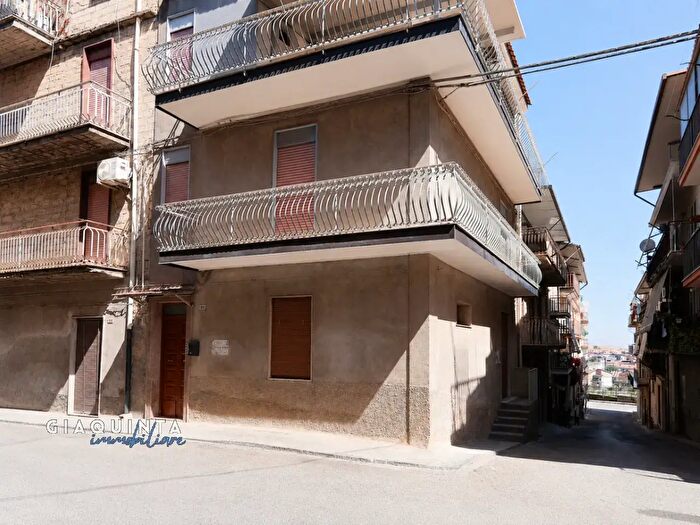 Casa bilocale in vendita in Via Ventisette Novembre N, Palagonia