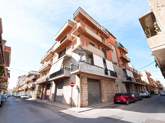 Appartamento con 6 locali in vendita in Via IV Novembre, Vittoria