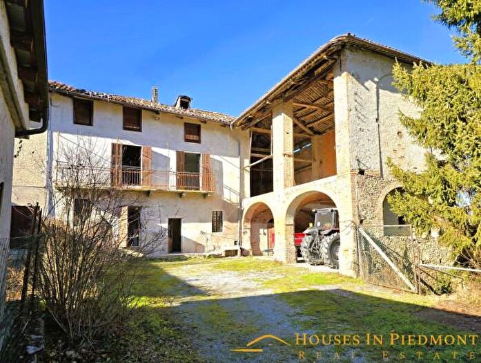 Casa con 6 locali in vendita in Ceva