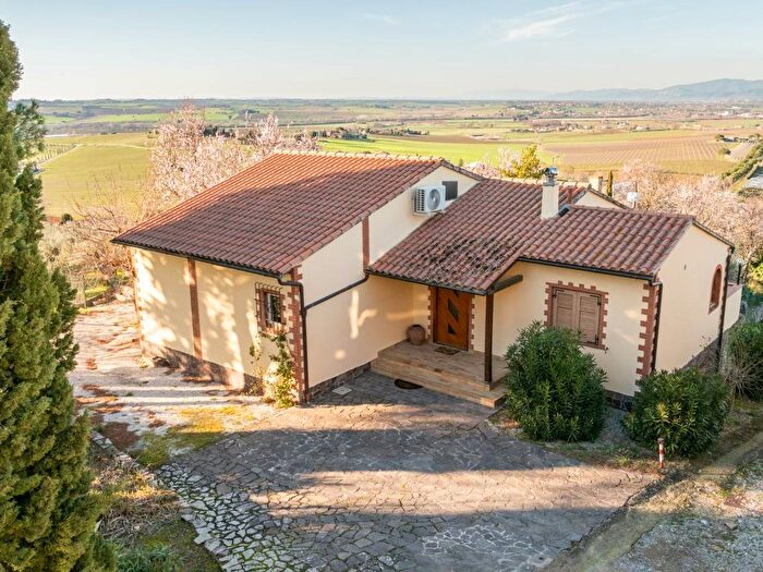 Casa trilocale in affitto in Viale Roma, Centro, Paciano