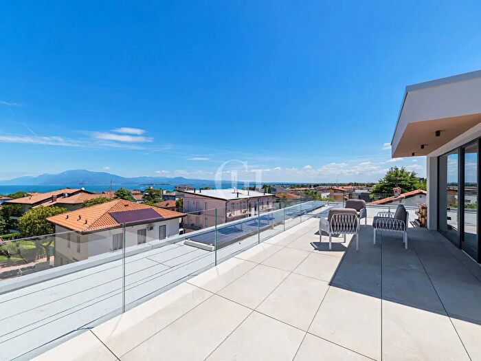 Appartamento quadrilocale in vendita in Desenzano Del Garda