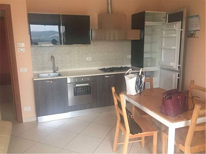 Appartamento trilocale in affitto in Passo Varano, Ancona