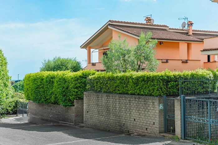 Casa quadrilocale in vendita in Via Magliano, Formello