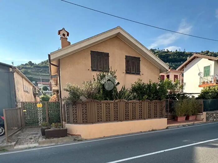 Appartamento con 5 locali in vendita in Via Roma, Vallecrosia