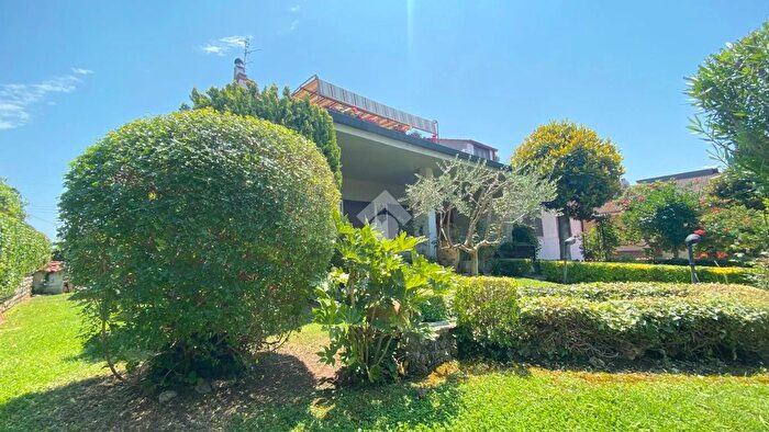 Casa con 7 locali in vendita in Via Monte Cervino, Guidonia Montecelio