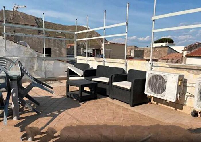 Casa trilocale in vendita in Via Novembre, Mondragone