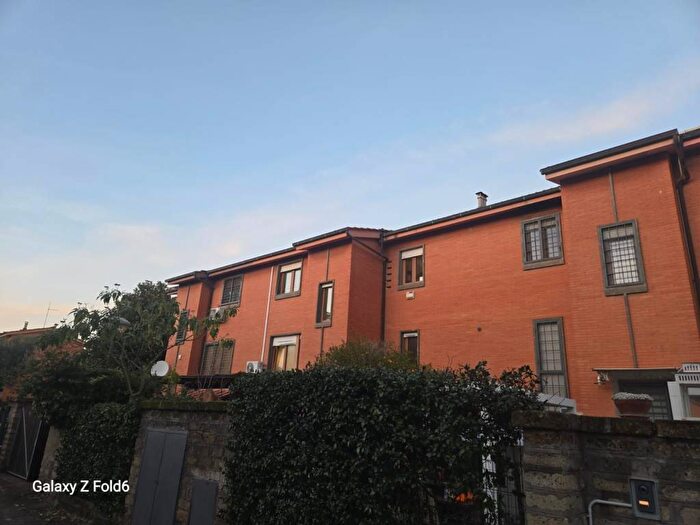 Casa con 5 locali in affitto in Via Fanocle, Axa, Roma