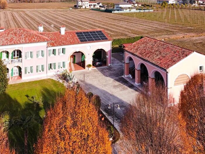Casa con 12 locali in vendita in Via Piave, San Giorgio In Bosco