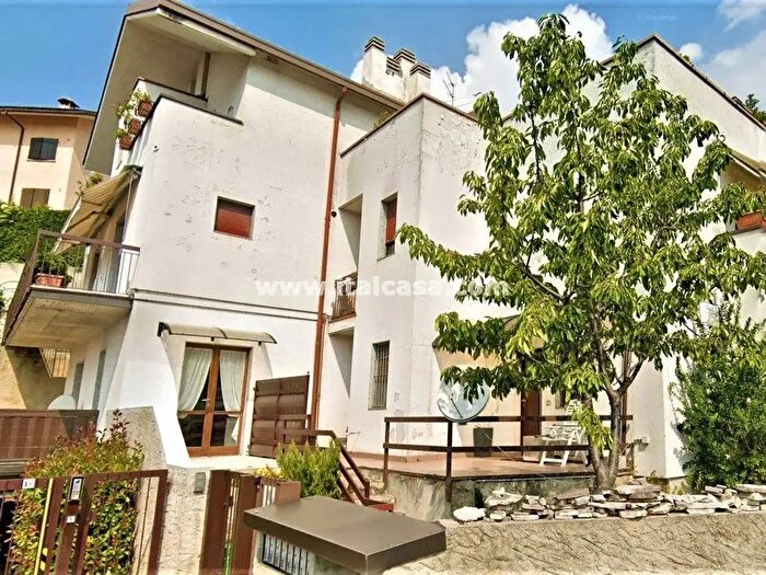 Appartamento trilocale in vendita in Via Risorgimento, Alzano Lombardo