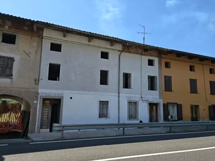 Appartamento con 8 locali in vendita in Via Codroipo, Basiliano