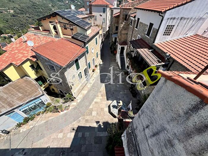 Appartamento trilocale in vendita in Piazza della Libertà, Seborga