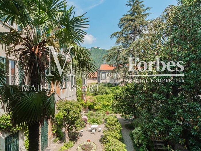 Appartamento con 5 locali in affitto in Via Porro Lambertenghi, Centro Storico, Como