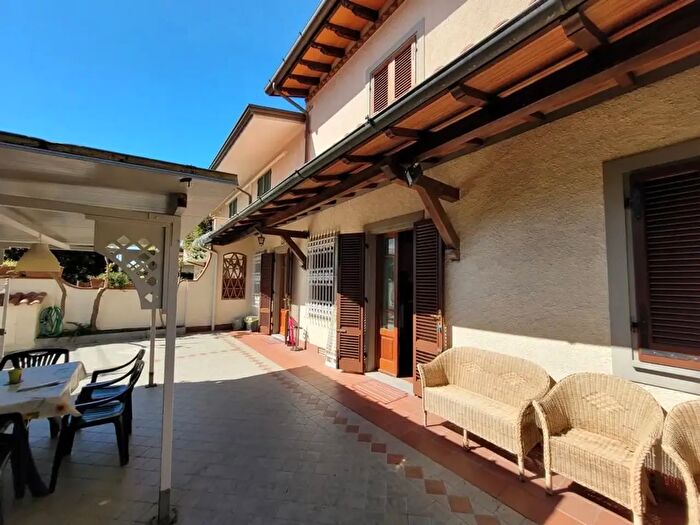Casa quadrilocale in vendita in Forte Dei Marmi