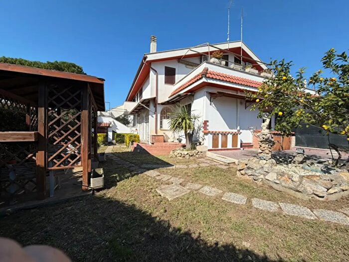 Appartamento trilocale in vendita in Via Elio Lucci, Cerveteri