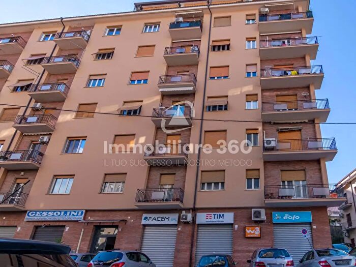 Appartamento quadrilocale in vendita in Via De Rada, Cosenza