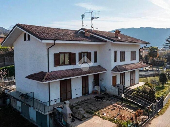 Appartamento trilocale in affitto in Via Momborgo, Rifreddo