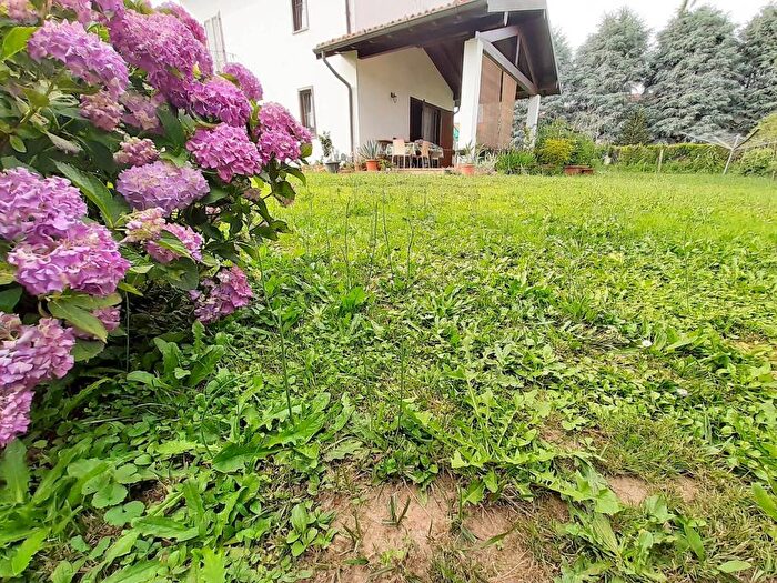 Casa quadrilocale in affitto in Via Trieste, Fenegrò