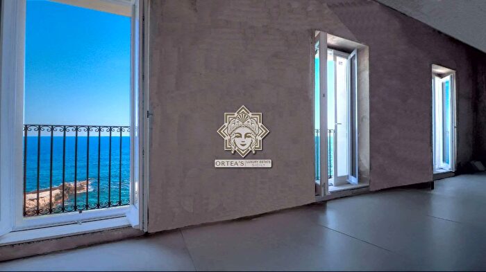 Appartamento con 5 locali in vendita in Via dei Tolomei Snc, Siracusa