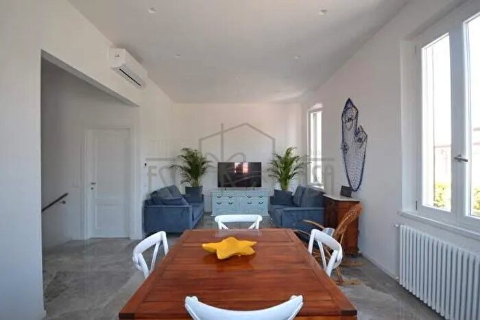 Appartamento con 6 locali in affitto in Forte Dei Marmi