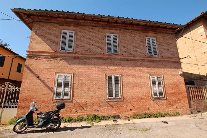 Casa con 12 locali in vendita in Via Privata Pallini, Siena