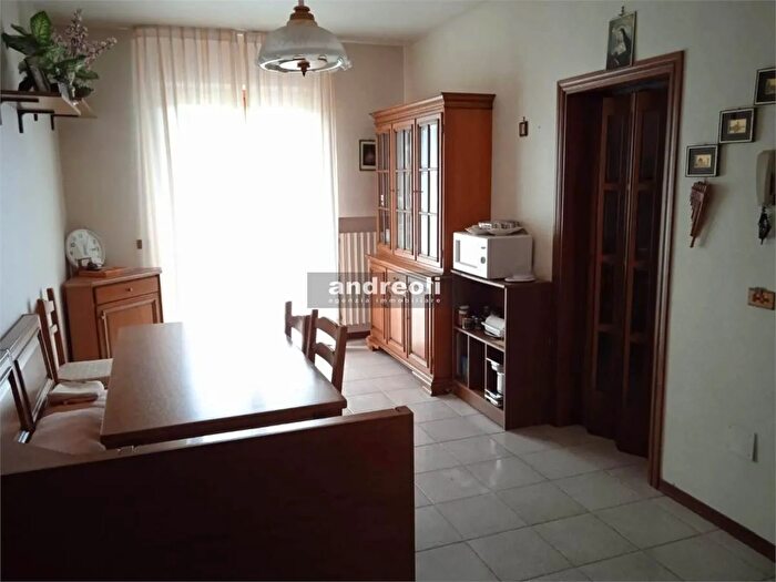 Appartamento con 6 locali in vendita in Jesi