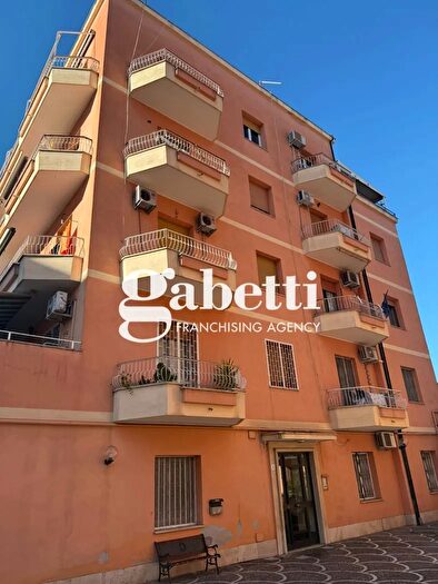 Appartamento trilocale in vendita in Via delle Rose, Roma