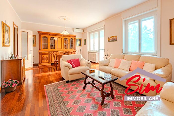 Appartamento quadrilocale in vendita in Via Vincenzo Viviani Sn, Novara