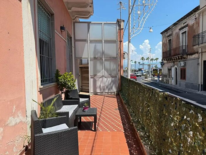 Casa quadrilocale in vendita in Via Generale Galliano, Riposto