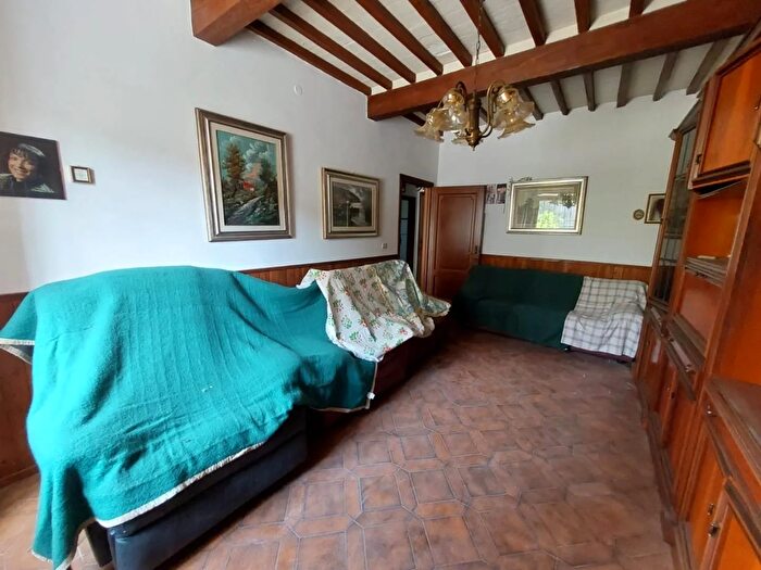 Casa con 5 locali in vendita in Buti