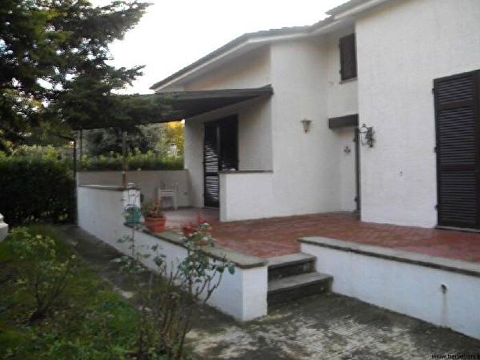 Casa con 6 locali in affitto in Forte Dei Marmi