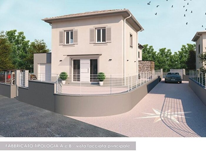 Casa con 8 locali in vendita in Altopascio
