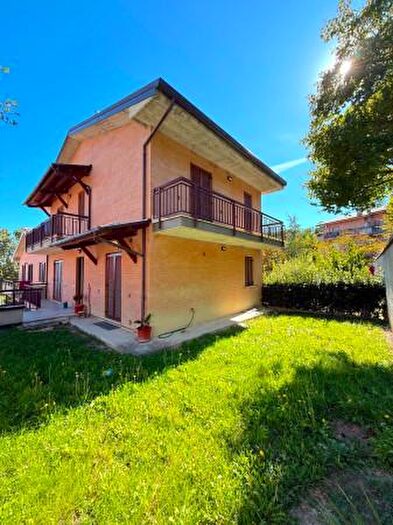 Casa con 5 locali in vendita in Via Giacomo Puccini, Sarnano