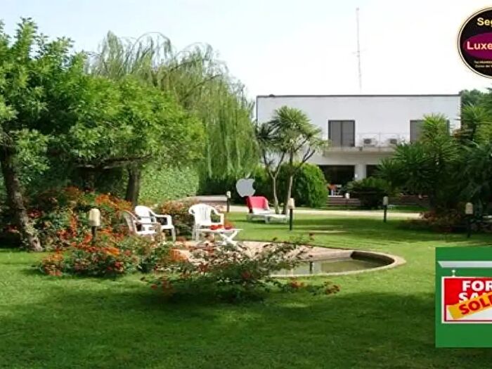 Casa con 8 locali in vendita in Salemi