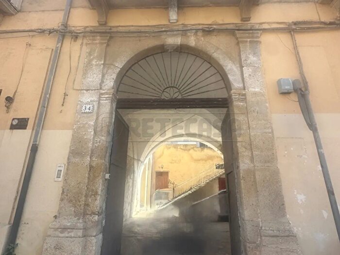 Casa con 9 locali in vendita in Campobello Di Mazara