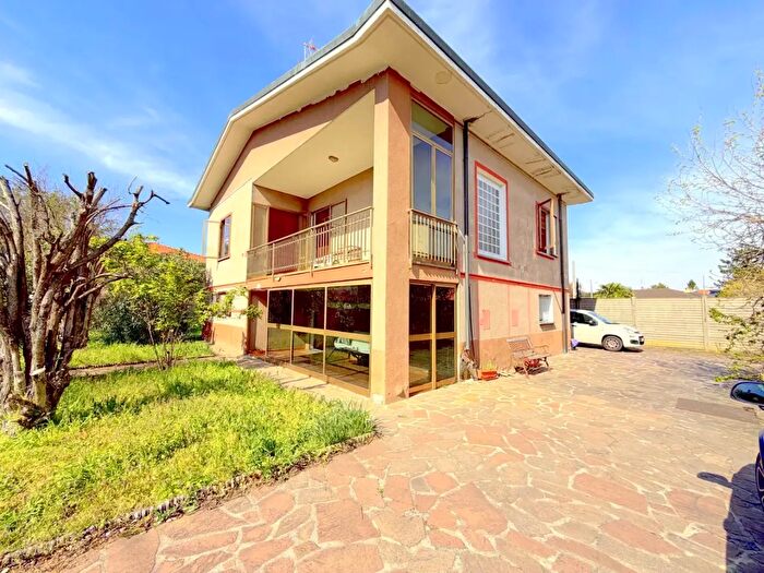 Casa quadrilocale in vendita in Robecchetto Con Induno